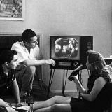 бумеры смотрят телек