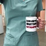 карты, кроксы, два клинка